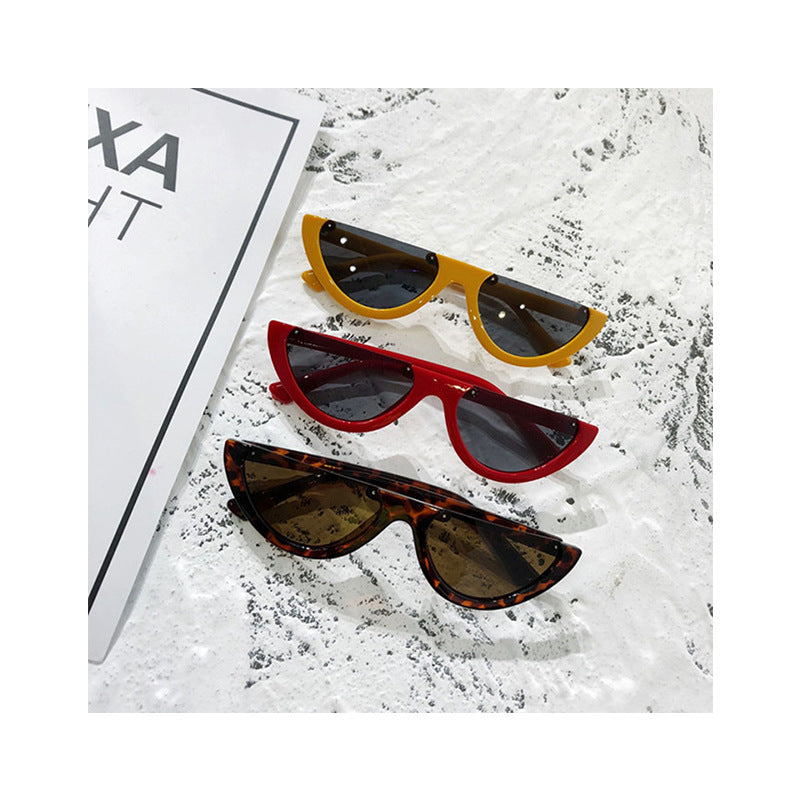 Wholesale Small Frame Retro Cat Eye PC Sunglasses